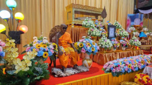 เคลื่อนสรีรสังขารที่ห่อหุ้มด้วยไฟเบอร์กลาส หลวงปู่แขก ปภาโส