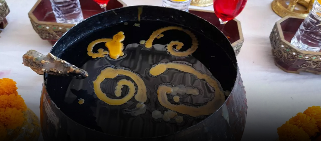 คอหวยส่อง"เลขเด็ด" ขันน้ำมนต์พ่อจ้ำ