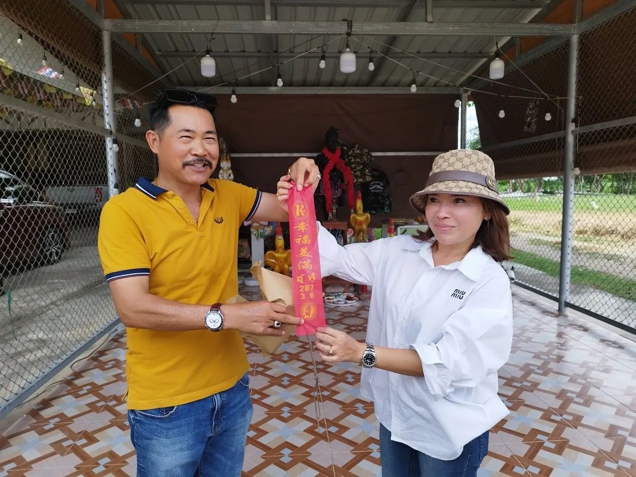 เจ้าของเต็นท์รถ มาแก้บน ไอ้ไข่ หลังถูกหวยนับล้าน